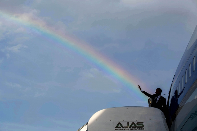 President Obama_Rainbow_AirForceOne_April2015_OfficialWhiteHousePhoto_pubdomain